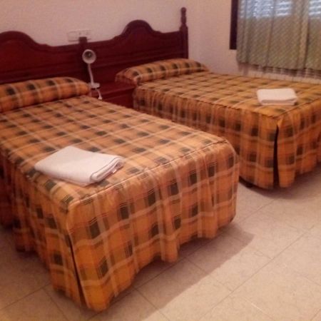 Hostal Restaurante San Millan Orihuela del Tremedal Bagian luar foto