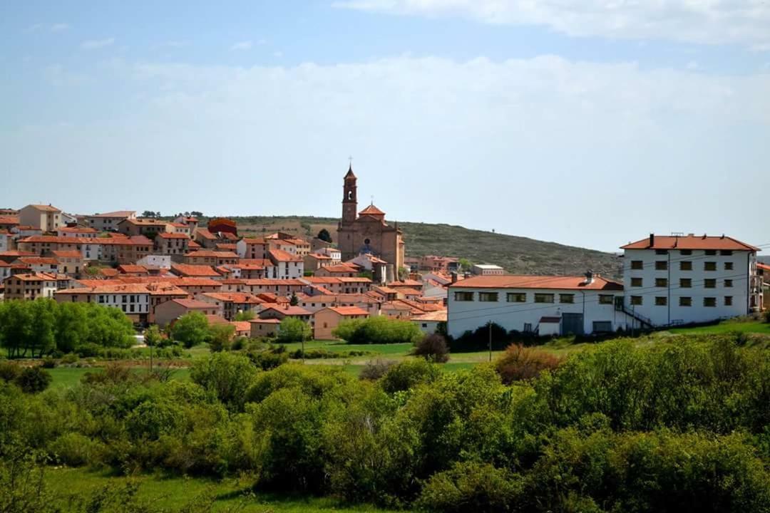 Hostal Restaurante San Millan Orihuela del Tremedal Bagian luar foto