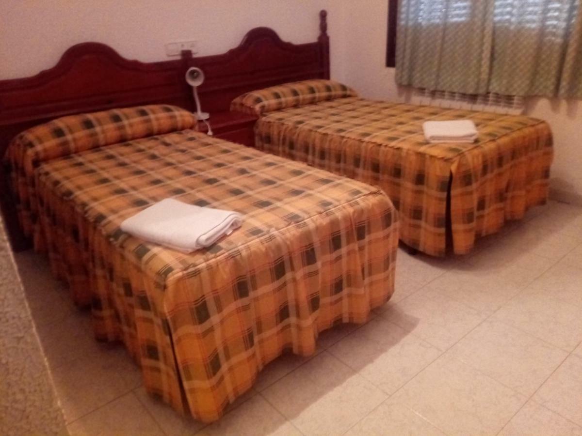 Hostal Restaurante San Millan Orihuela del Tremedal Bagian luar foto