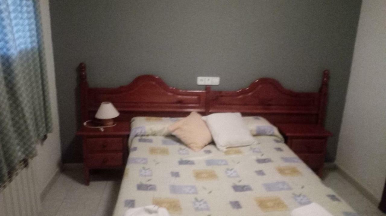 Hostal Restaurante San Millan Orihuela del Tremedal Bagian luar foto